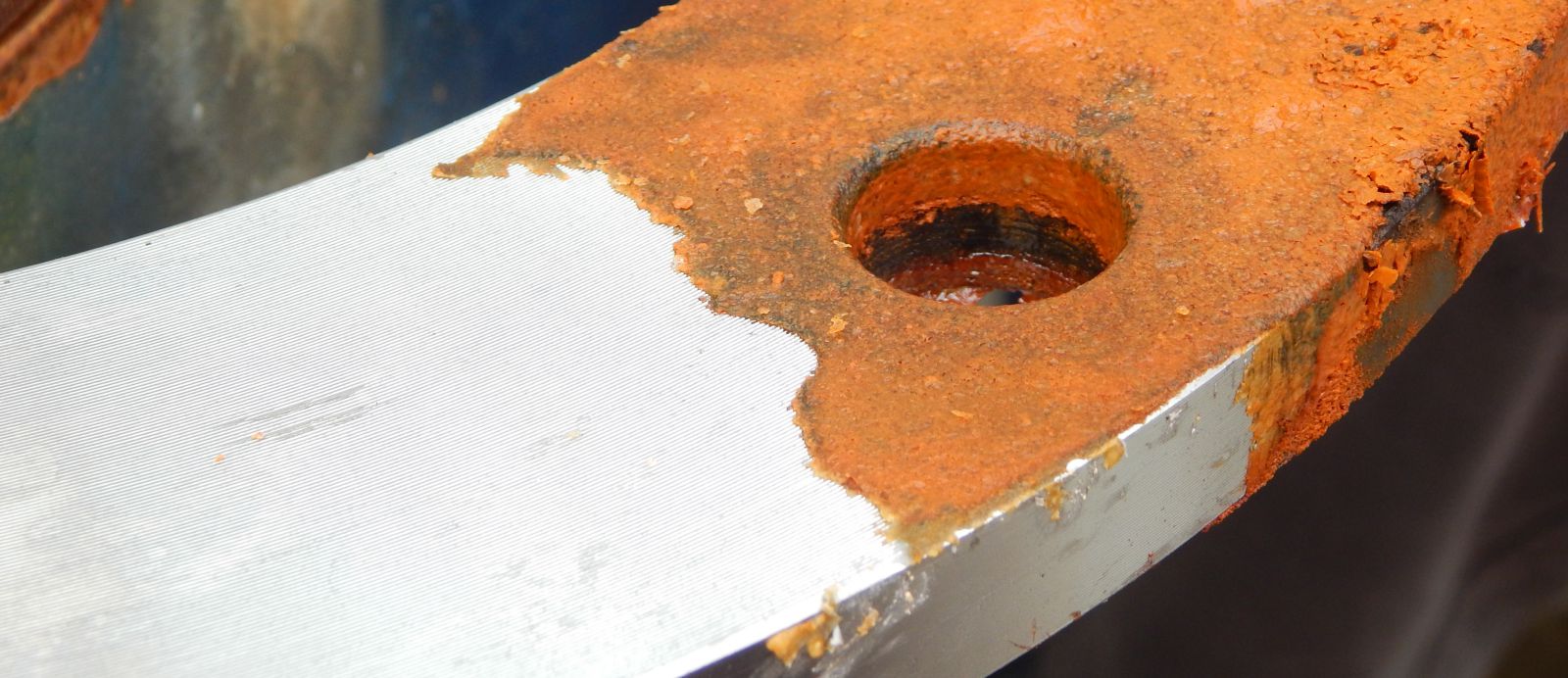 component with rust and anti-corrosion coating