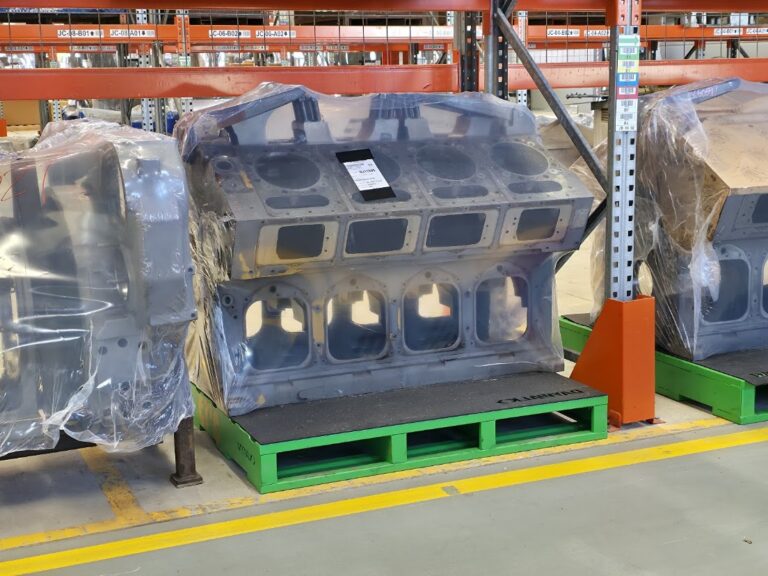 DAYWALK Xyphos pallet with an engine block