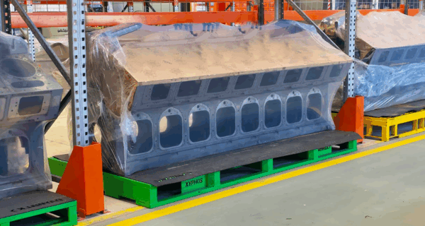 Engine block with xyphos pallet, side on