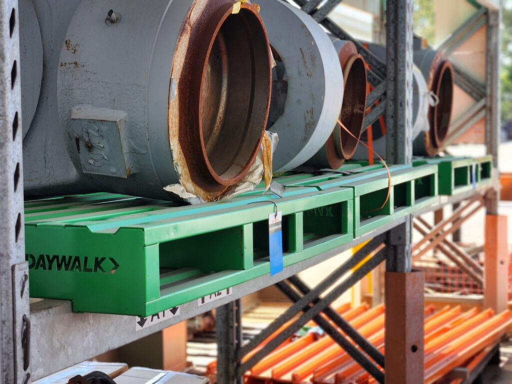 Xyphos pallet with metal component on outdoor racking
