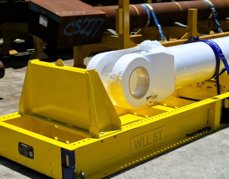 DAYWALK 6 tonne cylinder frame with component outside in yard.